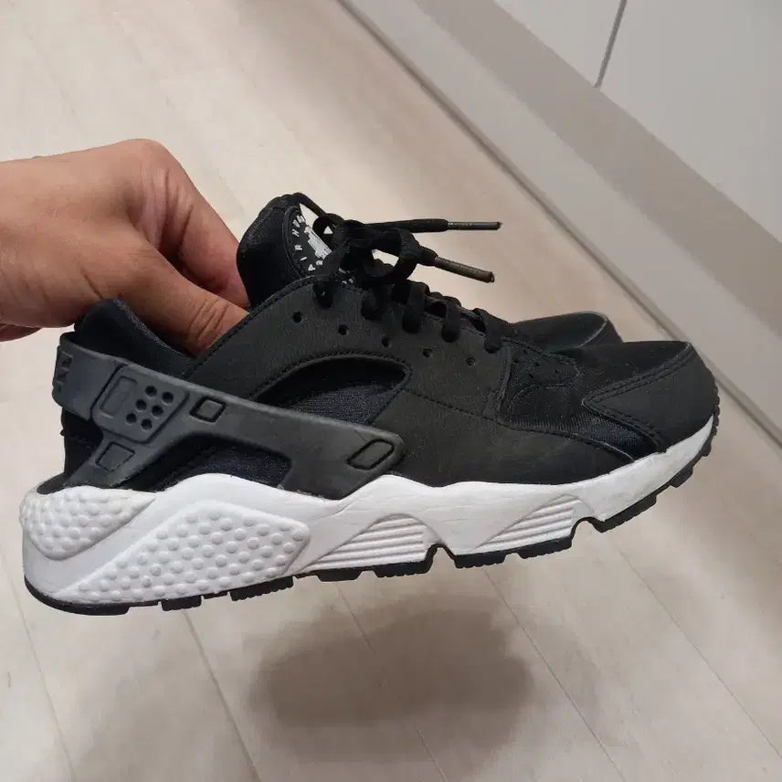 [BUNJANG] Nike Huarache Black White Sneakers / 나이키 허라취 검흰 스니커즈240 실사이즈230~235