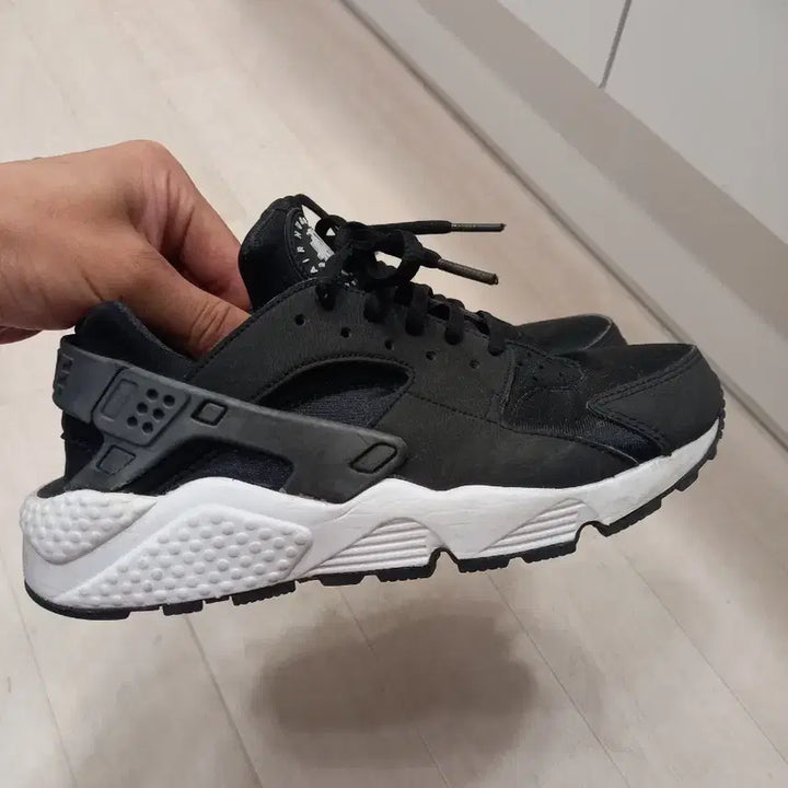 [BUNJANG] Nike Huarache Black White Sneakers / 나이키 허라취 검흰 스니커즈240 실사이즈230~235