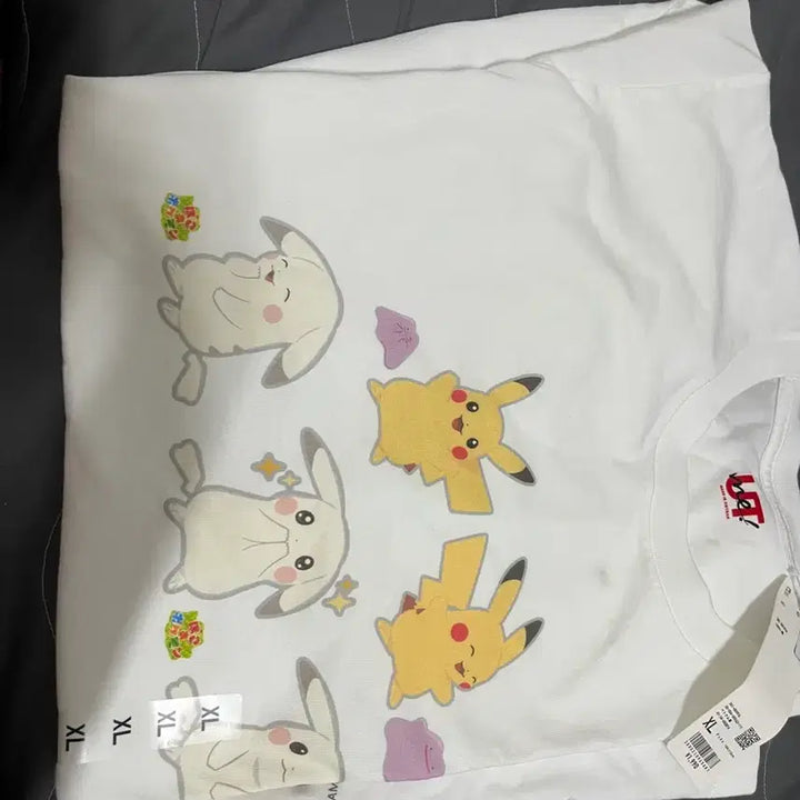 [BUNJANG] Uniqlo Pokemon U-T-Shirt Pikachu Metamon XL / 일본유니클로 포켓몬 u-티셔츠 xl 피카츄메타몽