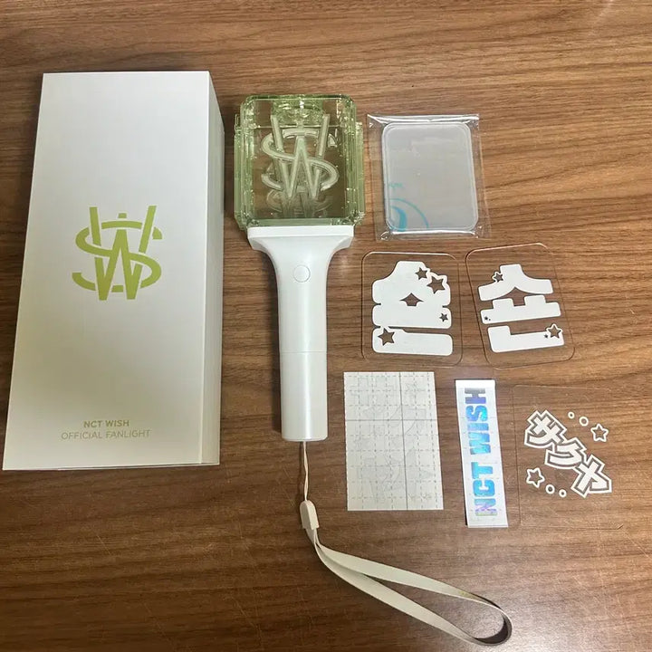 [BUNJANG] NCT WISH Lightstick + Sion &amp; Sakuya Vans Photocard Holder Bundle Set / 엔시티 위시 응원봉 + 시온 사쿠야 반스 판 일괄 양도
