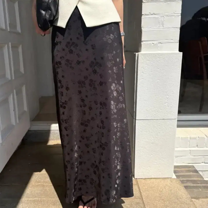 [BUNJANG] Satin Flower Long Skirt Black / 새것)새틴 플라워 롱스커트 블랙