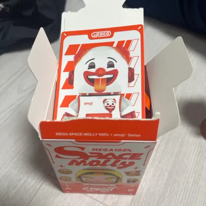 [BUNJANG] Mega Space Molly 100% x Emoji Series "Why So Serious?" / 메가 스페이스 몰리 100% x emoji 시리즈