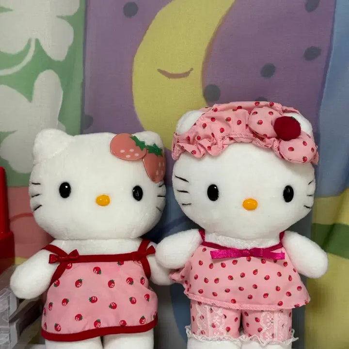 [BUNJANG] Vintage Sanrio Strawberry Pajamas Bundle Set / (무배)고전 키티 딸기 파자마 일괄