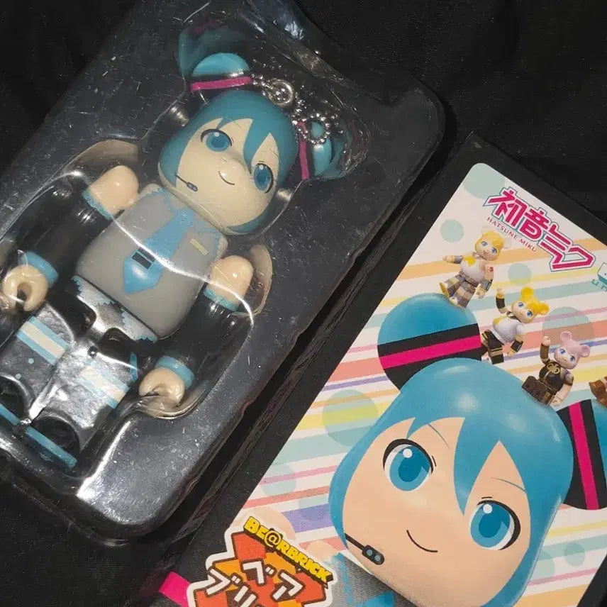[BUNJANG] Hatsune Miku x BE@RBRICK Keyring (Box Included) / [박스O] 하츠네미쿠 베어브릭 키링