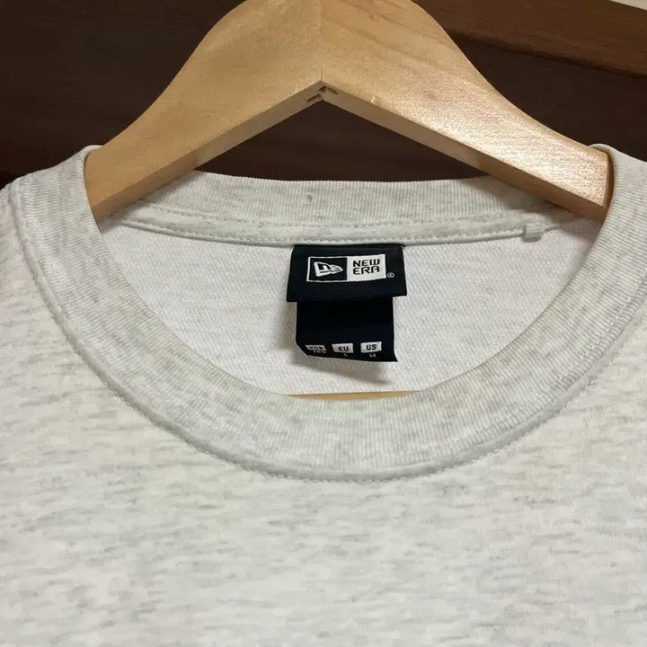 [SOLD OUT] LMC x NEWERA ARCH TEE 헤더 그레이 반팔티