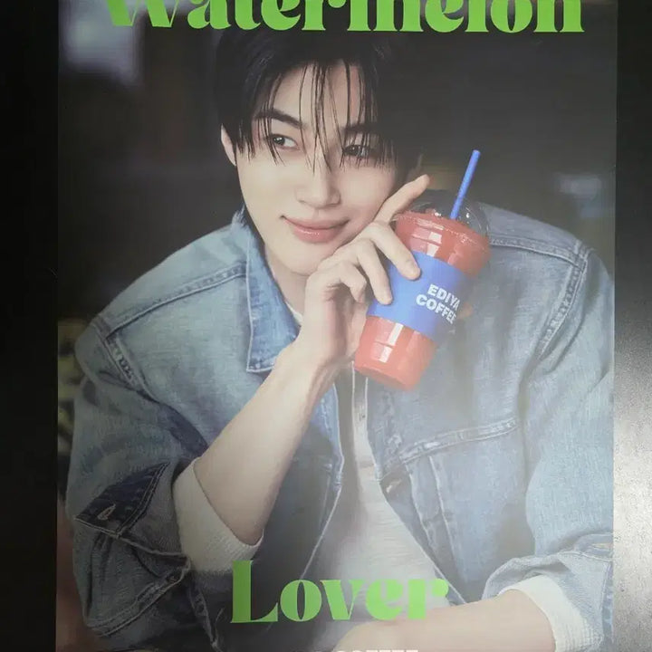[BUNJANG] Byeon Woo-seok Ediya Coffee Watermelon Rover Double-Sided Bromide Poster / 변우석 이디야커피 수박 로버 양면 브로마이드 포스터 판매해요!