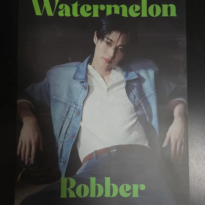 [BUNJANG] Byeon Woo-seok Ediya Coffee Watermelon Rover Double-Sided Bromide Poster / 변우석 이디야커피 수박 로버 양면 브로마이드 포스터 판매해요!
