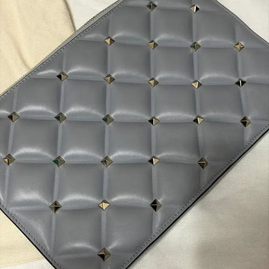 [BUNJANG] Valentino Rockstud Clutch Bag Grey / 발렌티노 락스터드 클러치 백 그레이