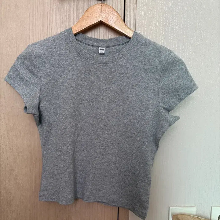 [BUNJANG] Uniqlo Mini Half-Sleeve Cropped T-Shirt / 유니클로 반팔 크롭 티 미니 t