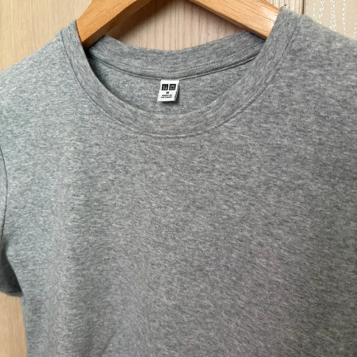 [BUNJANG] Uniqlo Mini Half-Sleeve Cropped T-Shirt / 유니클로 반팔 크롭 티 미니 t