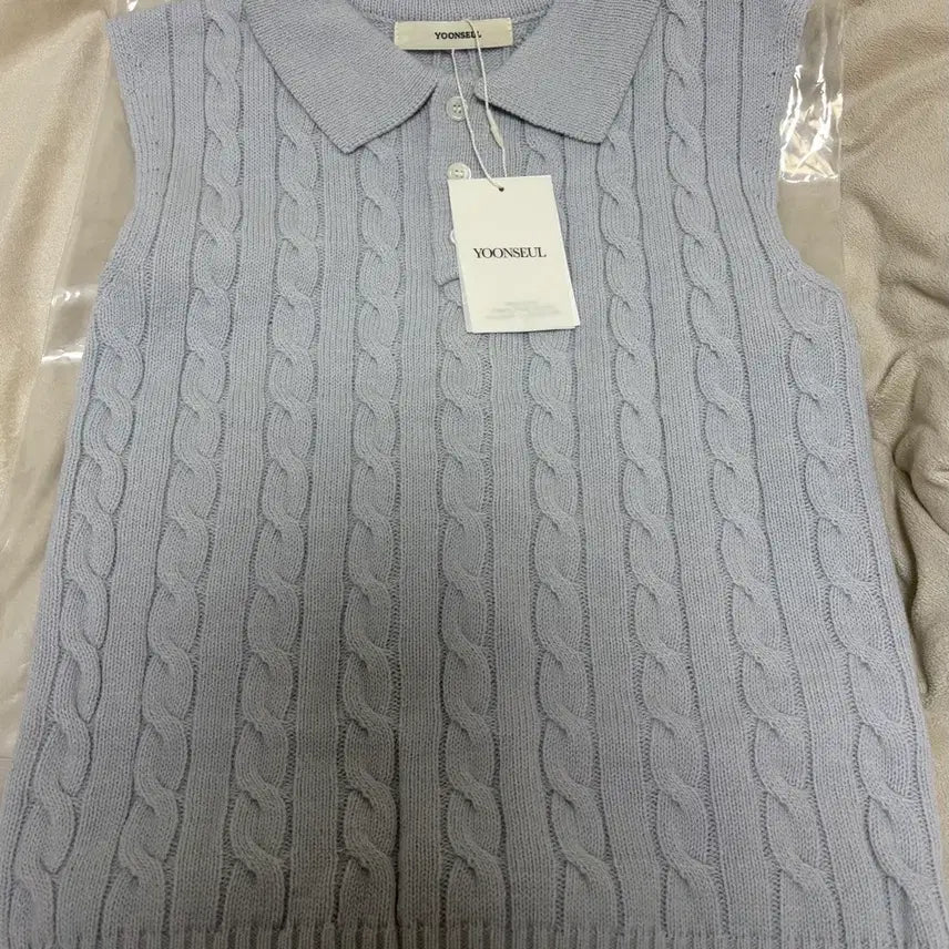 [SOLD OUT] 윤슬샵 mer cable knit top 스카이블루 케이블 니트 탑 조끼