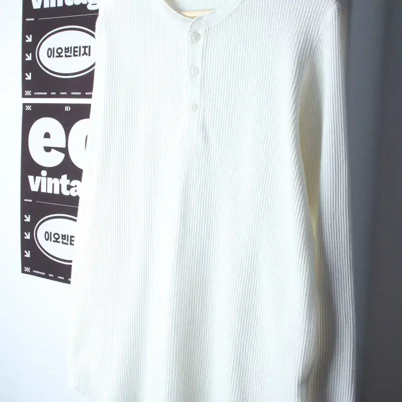 [BUNJANG] Uniqlo Henley Neck Waffle Long Sleeve T-Shirt White XL-2XL / (XL-2XL) 유니클로 긴팔티셔츠 헨리넥 와플 화이트 스윙스-8115