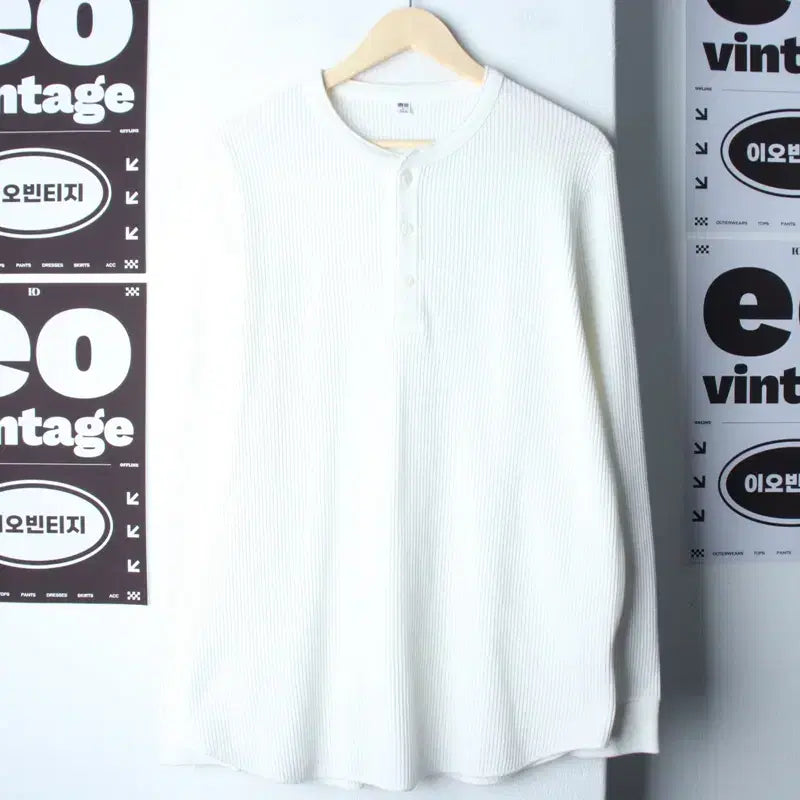 [BUNJANG] Uniqlo Henley Neck Waffle Long Sleeve T-Shirt White XL-2XL / (XL-2XL) 유니클로 긴팔티셔츠 헨리넥 와플 화이트 스윙스-8115