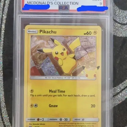 [BUNJANG] Pokemon TCG North American English 25th Anniversary Pikachu Holo PSA 9 / 포켓몬카드 북미 영문판 25주년 기념 피카츄 PSA9 [ 모서리 깨짐 ]