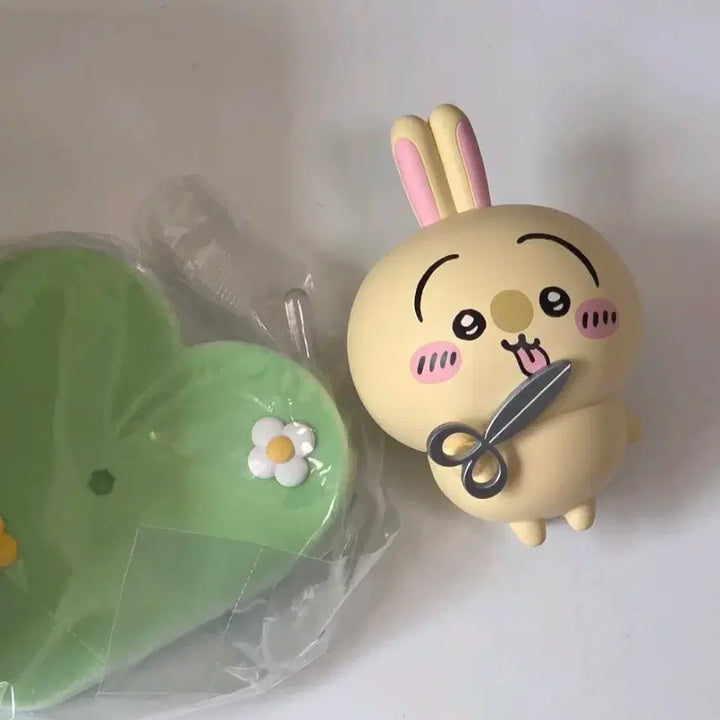 [BUNJANG] Chiikawa Usagi Rabbit-Filled Scissors Rabbit Figure / 치이카와 우사기 우사기투성이 다라케 가위우사기