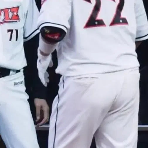 [BUNJANG] KT Wiz Jang Seong-woo Game-Worn Shin Guard / kt장성우선수 실착 풋가드