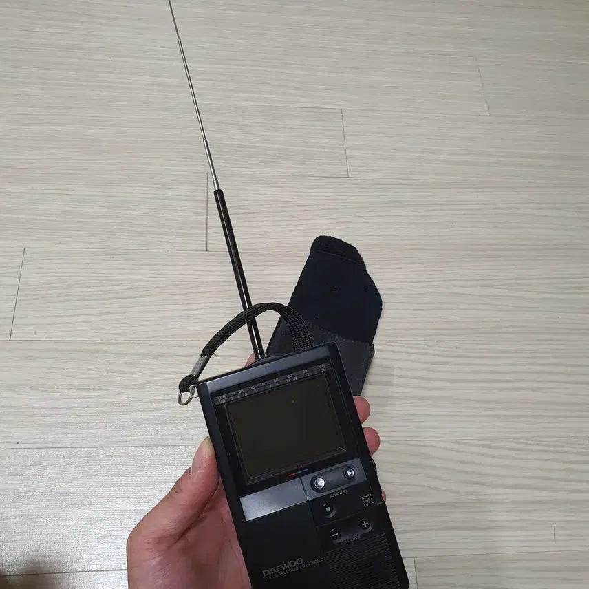 [BUNJANG] Daewoo Retro Portable Color TV / 대우 레트로 휴대용 컬러TV 판매 합니다