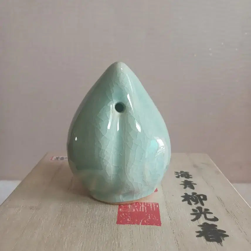 [BUNJANG] Yoo Kwang Chun Celadon Peach Ink Stone / 해청 유광춘 선생 복숭아연적