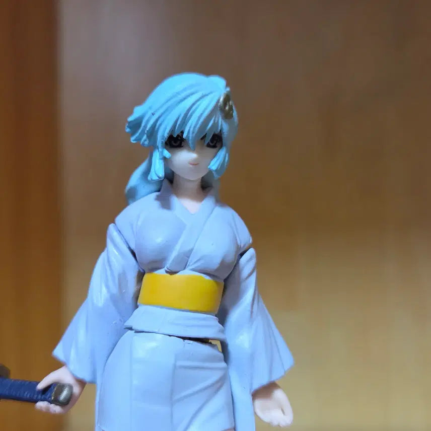[BUNJANG] IVE Yujin Vampire Saber Figure / 유진 뱀파이어 세이버 피규어 가챠