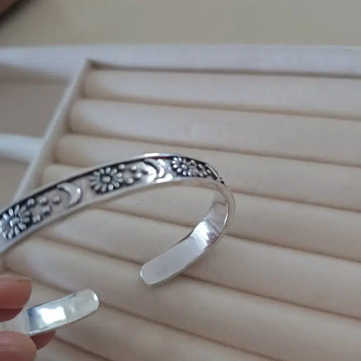 [BUNJANG] KkotgwaDal Silver Bangle Bracelet / 꽃과달 뱅글은팔찌(새상품)