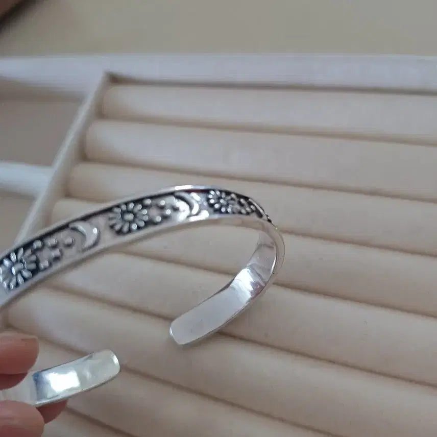 [BUNJANG] Flower &amp; Moon Bangle Sterling Silver Bracelet / 꽃달 뱅글은팔찌(새상품)
