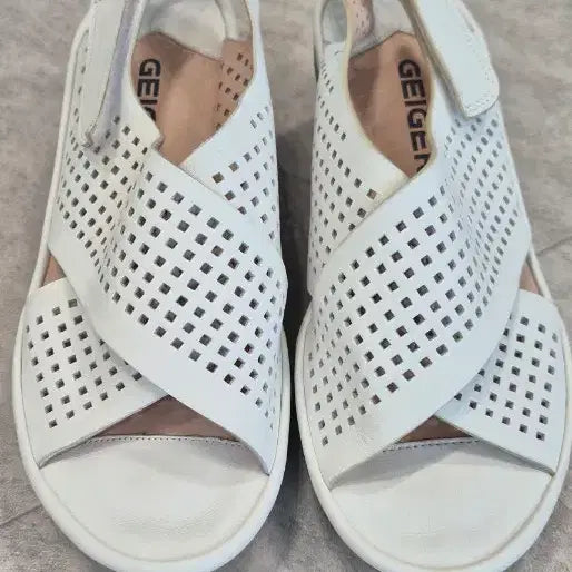 [SOLD OUT] GEIGER 샌들 화이트