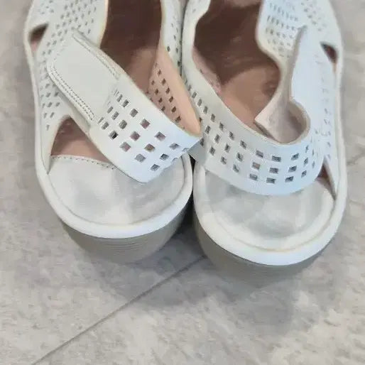 [SOLD OUT] GEIGER 샌들 화이트