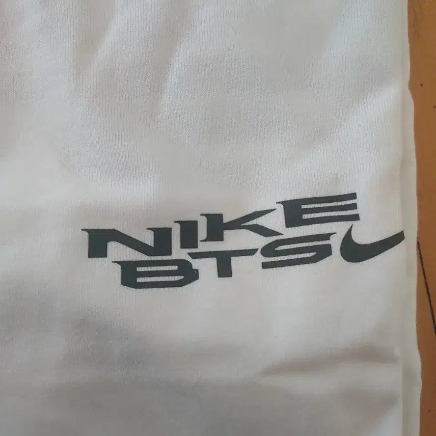 [BUNJANG] Nike x BTS Collaboration White T-Shirt / 나이키  BTS  L 반팔 흰색