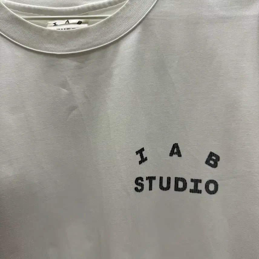 [BUNJANG] IAB STUDIO Logo Short Sleeve T-Shirt White / IAB STUDIO 반팔 티셔츠 화이트
