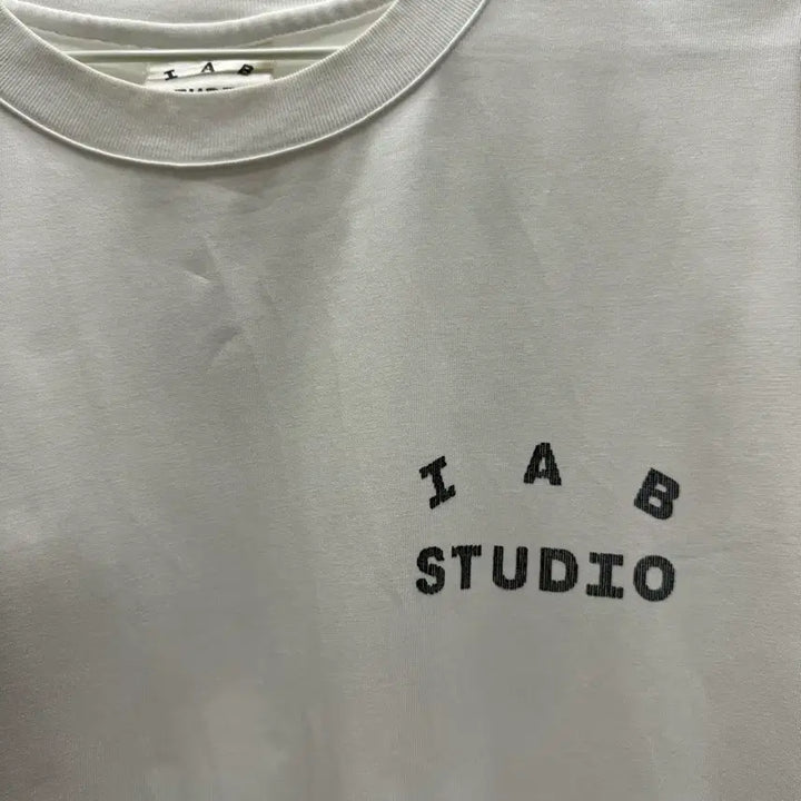 [BUNJANG] IAB STUDIO Logo Short Sleeve T-Shirt White / IAB STUDIO 반팔 티셔츠 화이트