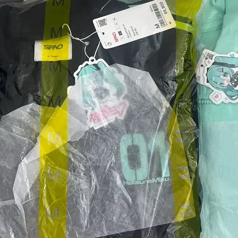 [BUNJANG] SPAO x Hatsune Miku Track Jacket Black &amp; Mint - M Size Bundle Set / 미개봉 스파오 미쿠 트랙 자켓 블랙, 민트 M사이즈 일괄