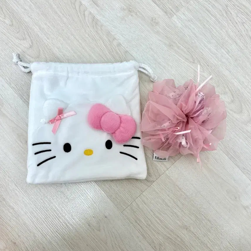 [BUNJANG] Sanrio Filly Filly Hello Kitty Pouch &amp; Hair Scrunchie Bundle / 산리오 필리밀리 헬로키티 파우치 헤어 스크런치 곱창끈 일괄