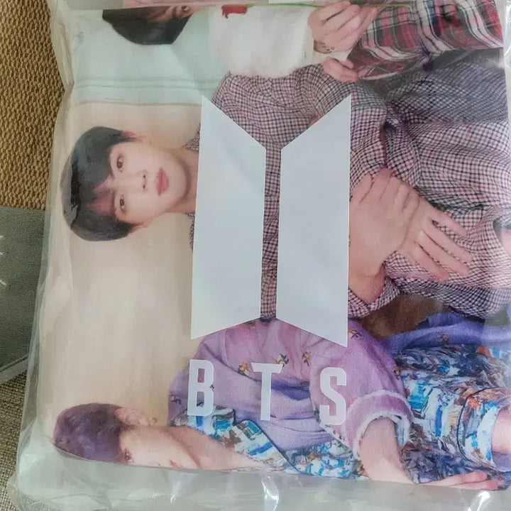 [BUNJANG] BTS BWL POP-UP Official Goods Blanket / BTS -굿즈 POP-UP OFFICIAL GOODSBWL BLANKE