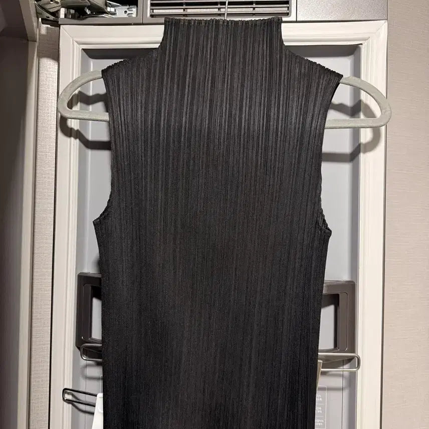 [BUNJANG] Pleats Please Sleeveless Top / 플리츠플리즈 민소매 나시 탑