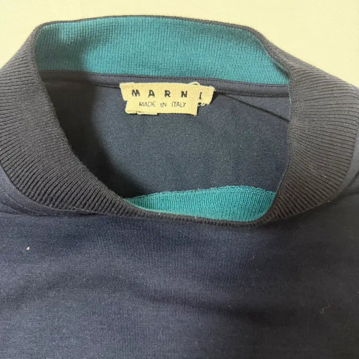 [SOLD OUT] 마르니(MARNI) 이중 넥 레이어드 배색 반팔 티셔츠