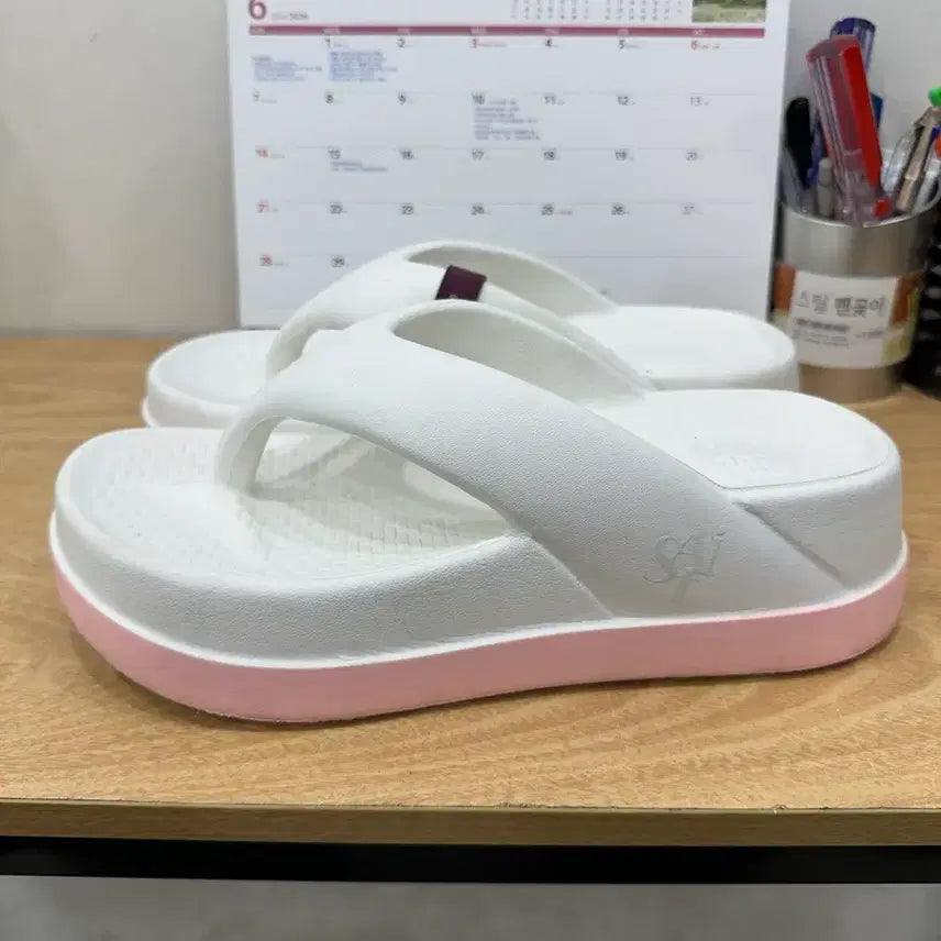 [BUNJANG] Saint Satin Platform Flip-Flops (250mm) / (후기2,042/상태좋음)세인트새틴 키높이 쪼리(250mm/39-40)