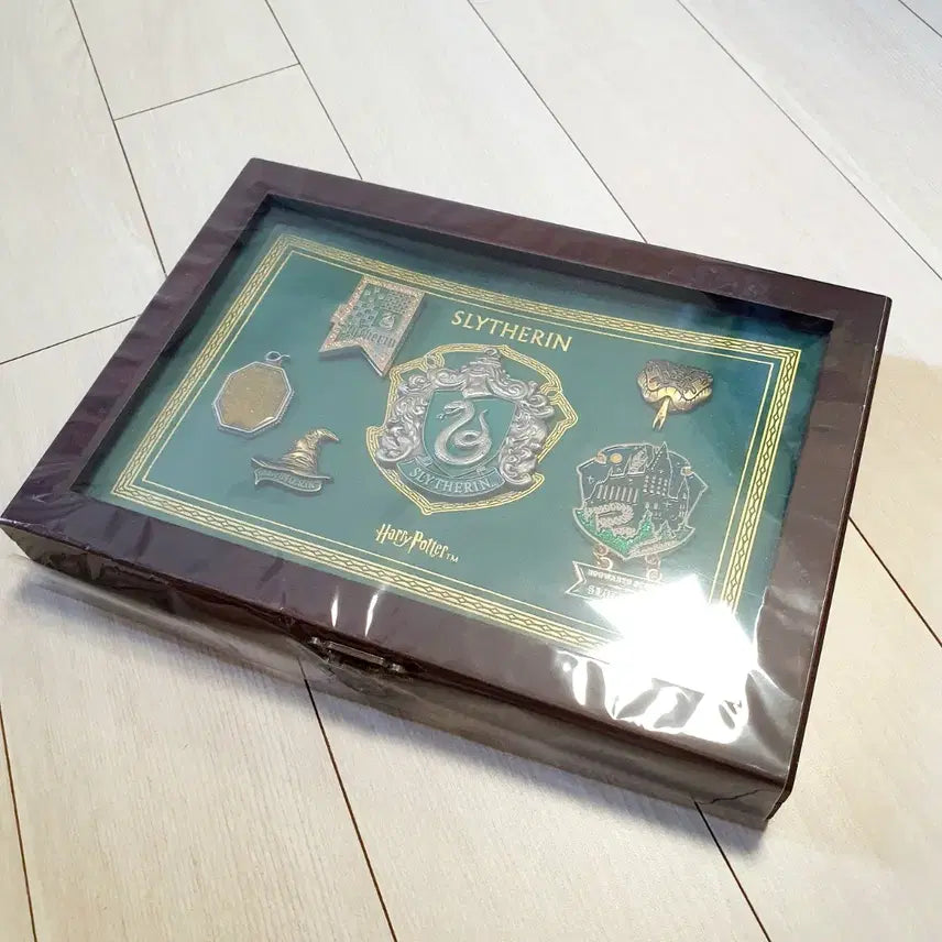 [BUNJANG] Harry Potter Slytherin Badge Framed Collection / 해리포터 슬리데린 뱃지 액자 컬렉션 씨네샵 굿즈