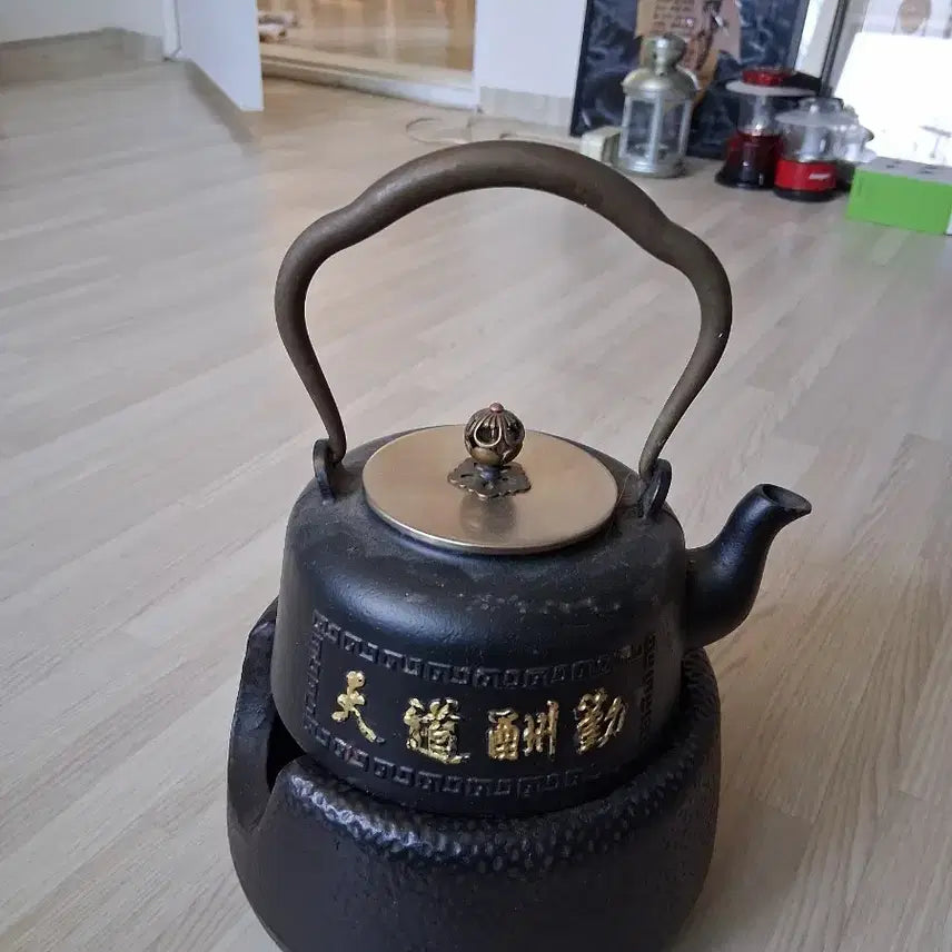 [BUNJANG] Vintage Cast Iron Teapot Stand / 무쇠 주전자 받침대 빈티지나 전시용으로 아주 품위있고 분위기어느곳이든 한