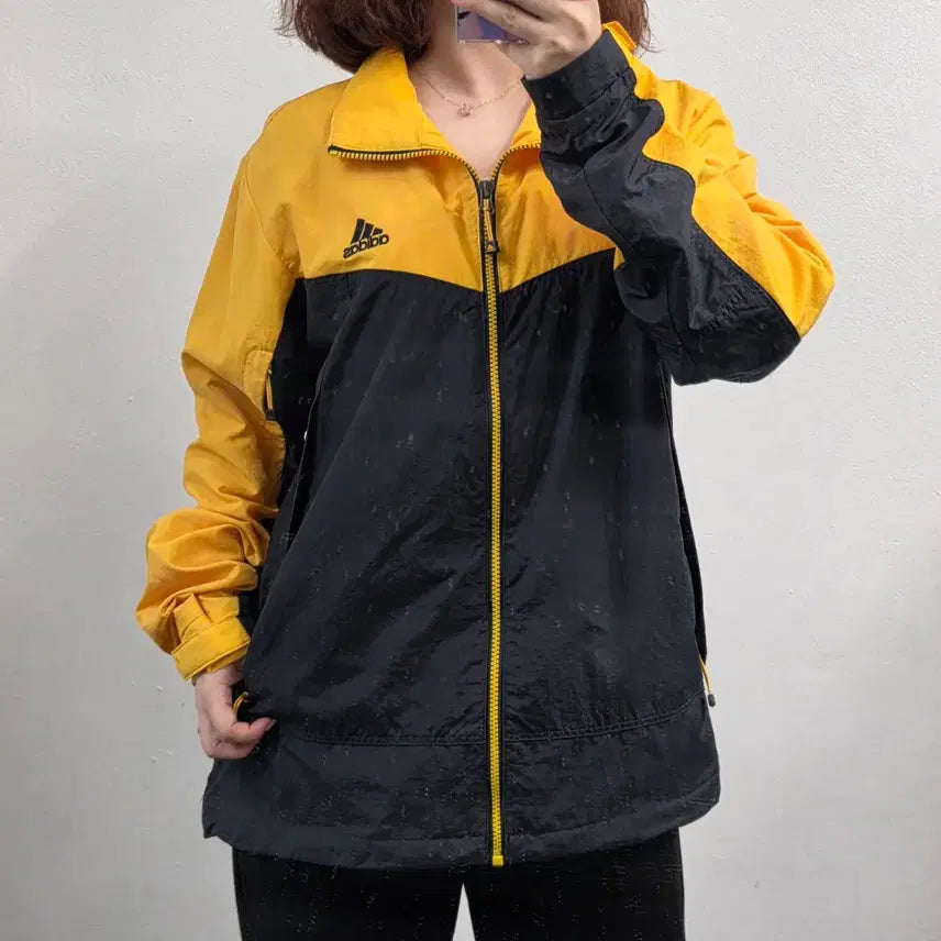 [BUNJANG] Adidas Windbreaker Yellow/Black Size 100 / [프립]100/아디다스 윈드브레이커 바람막이 옐로우/블랙