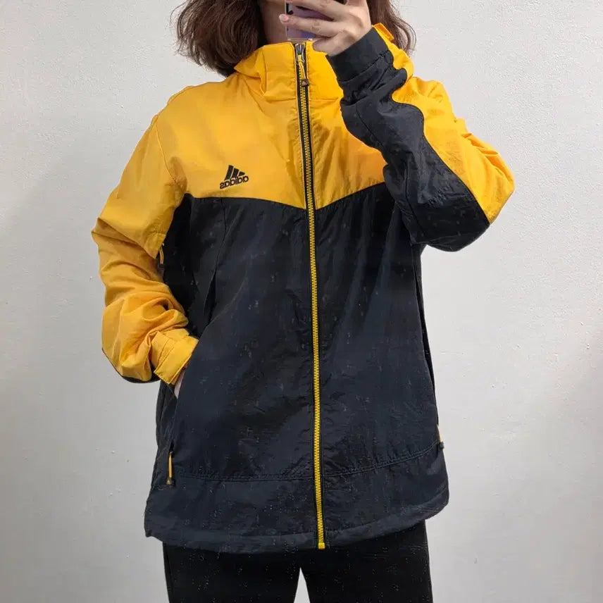 [BUNJANG] Adidas Windbreaker Yellow/Black Size 100 / [프립]100/아디다스 윈드브레이커 바람막이 옐로우/블랙
