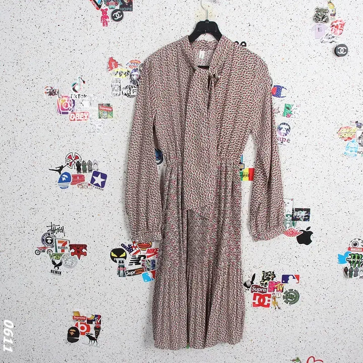 [BUNJANG] The Maeryo Floral Pattern Scarf Neck Dress / 여성F/ 더매료 잔꽃 패턴 스카프넥 원피스 21-15