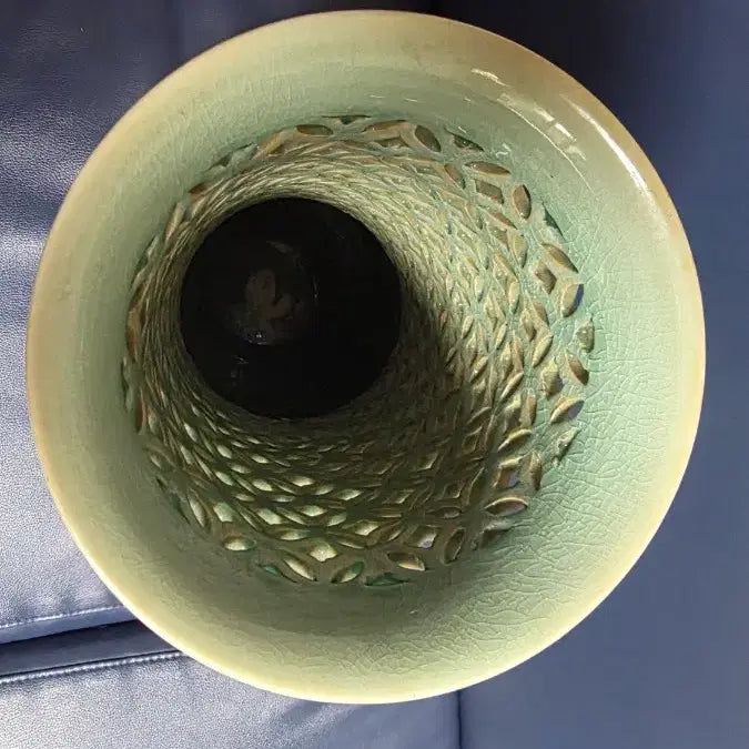[BUNJANG] Songlim Kiln Celadon Openwork Long-Necked Vase (44cm Height) / 송림요 비색청자 투각 장경호 대작 (높이 44cm)