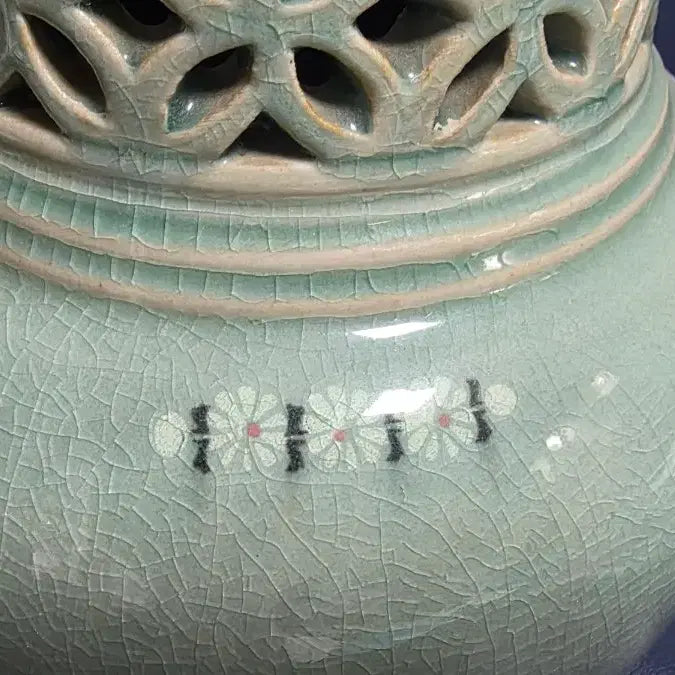 [BUNJANG] Songlim Kiln Celadon Openwork Long-Necked Vase (44cm Height) / 송림요 비색청자 투각 장경호 대작 (높이 44cm)