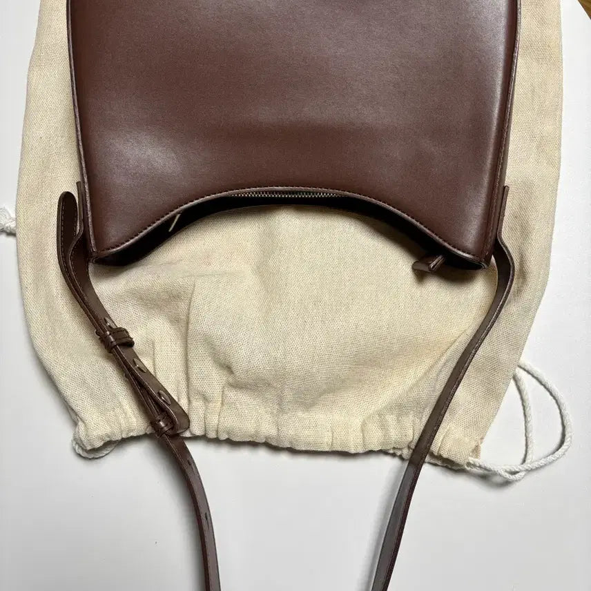 [BUNJANG] Rento Shoulder Bag Brown / 렌토 숄더백 브라운