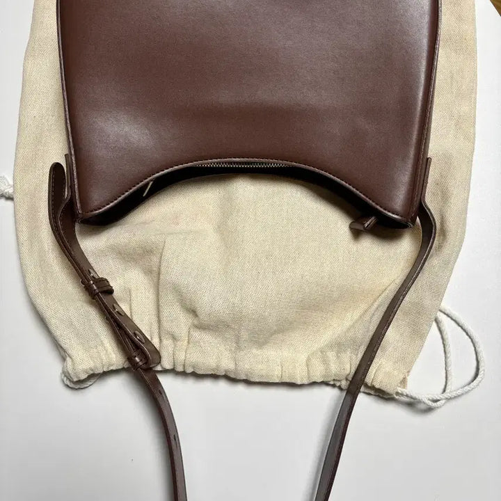 [BUNJANG] Rento Shoulder Bag Brown / 렌토 숄더백 브라운