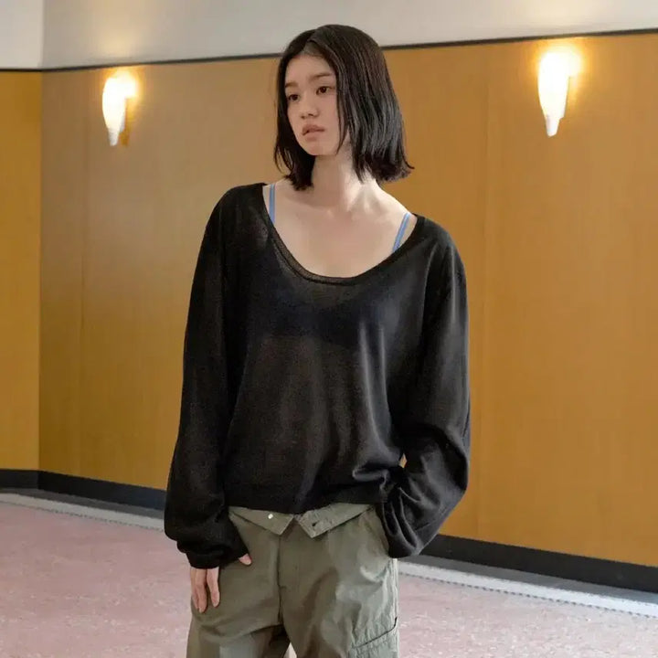 [BUNJANG] Low Classic Sheer Linen Blend Deep U-Neck Sweater Black / 로우클래식 LC - 시어 린넨 블랜드 딥 유 넥 스웨터 (블랙 M사이즈)