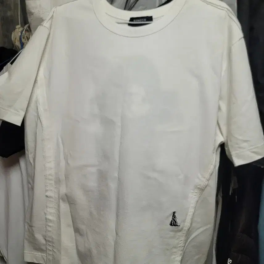 [BUNJANG] Songzio x Mickey Mouse Collaboration Limited Edition T-Shirt / 송지오x미키마우스 콜라보 한정판 티셔츠