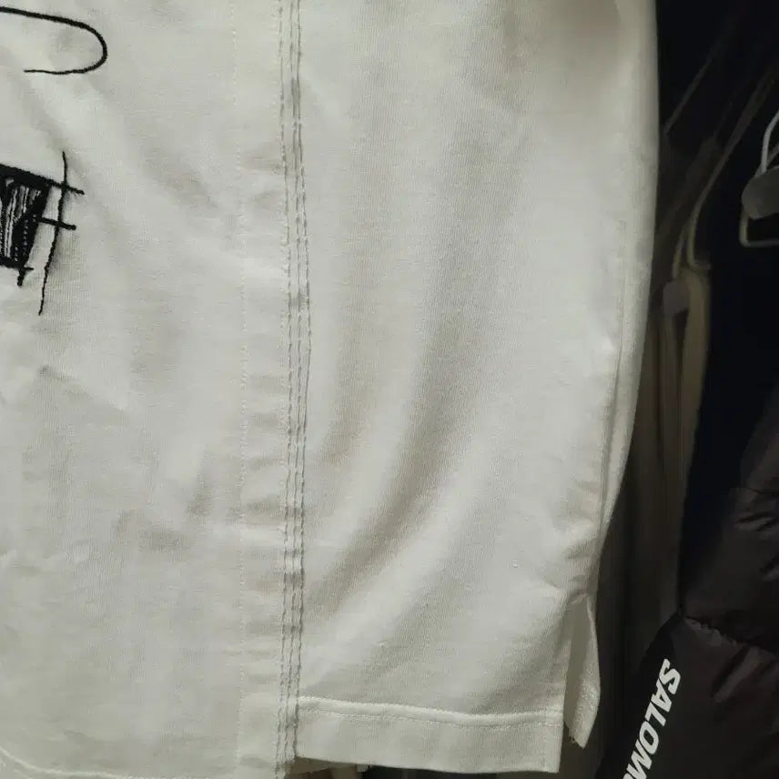 [BUNJANG] Songzio x Mickey Mouse Collaboration Limited Edition T-Shirt / 송지오x미키마우스 콜라보 한정판 티셔츠