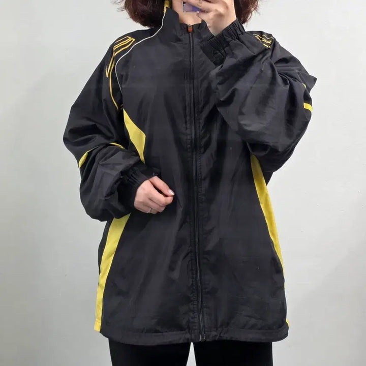 [BUNJANG] Umbro Windbreaker Jacket Black Yellow (Size 105) / [프립]105/엄브로 바람막이 자켓