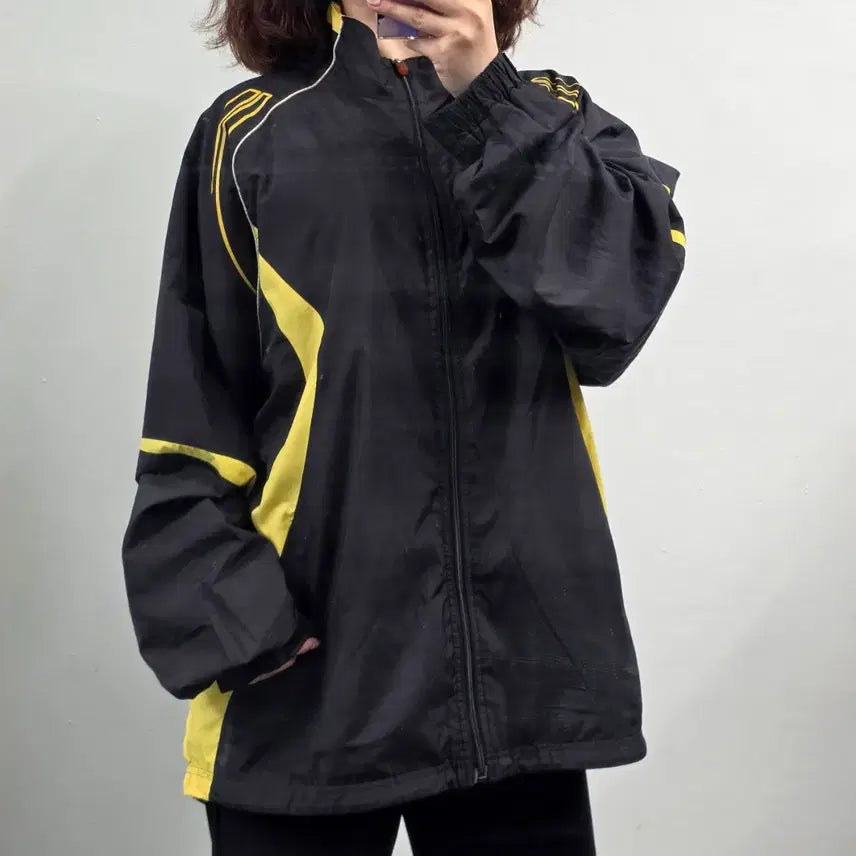 [BUNJANG] Umbro Windbreaker Jacket Black Yellow (Size 105) / [프립]105/엄브로 바람막이 자켓